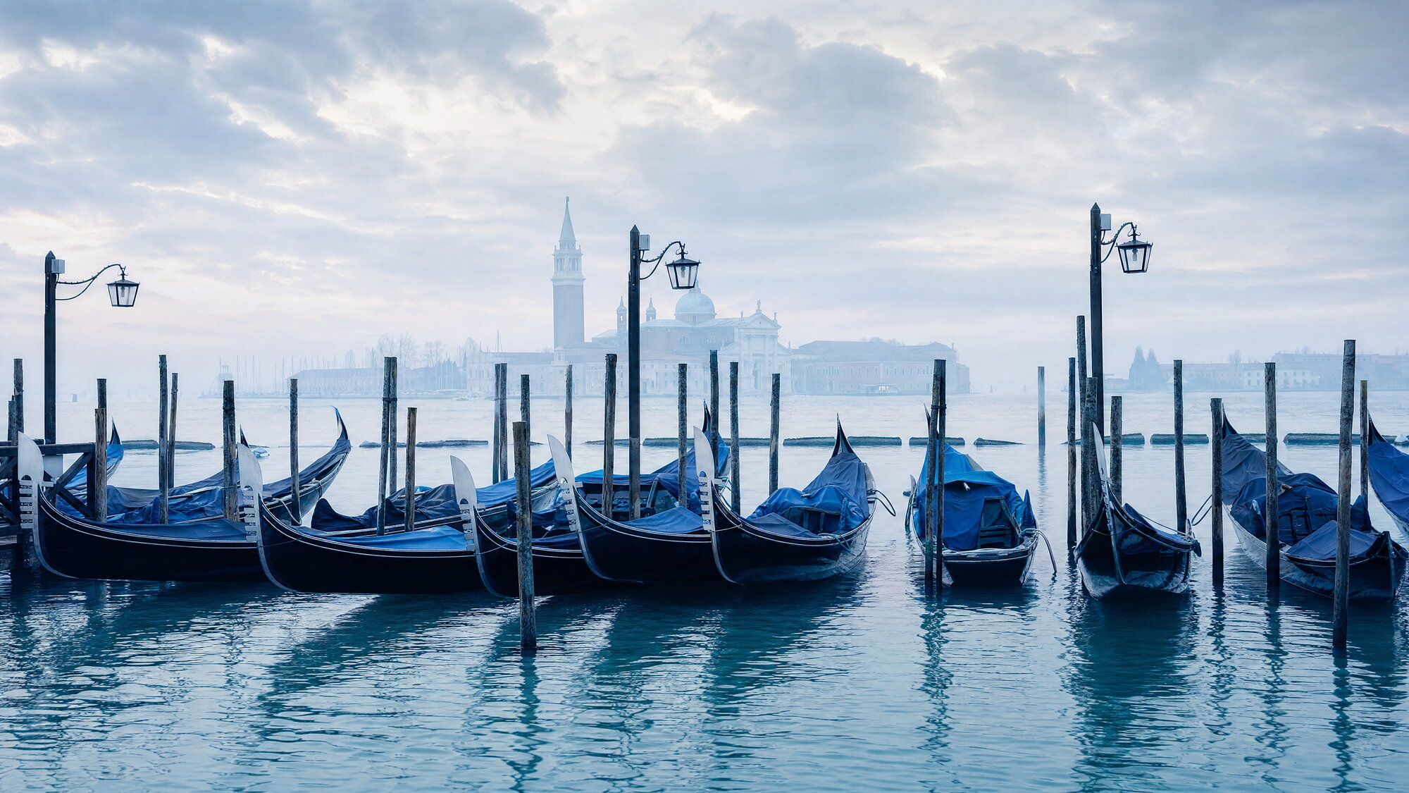Papier peint panoramique Venise gondoles matin bleu gris